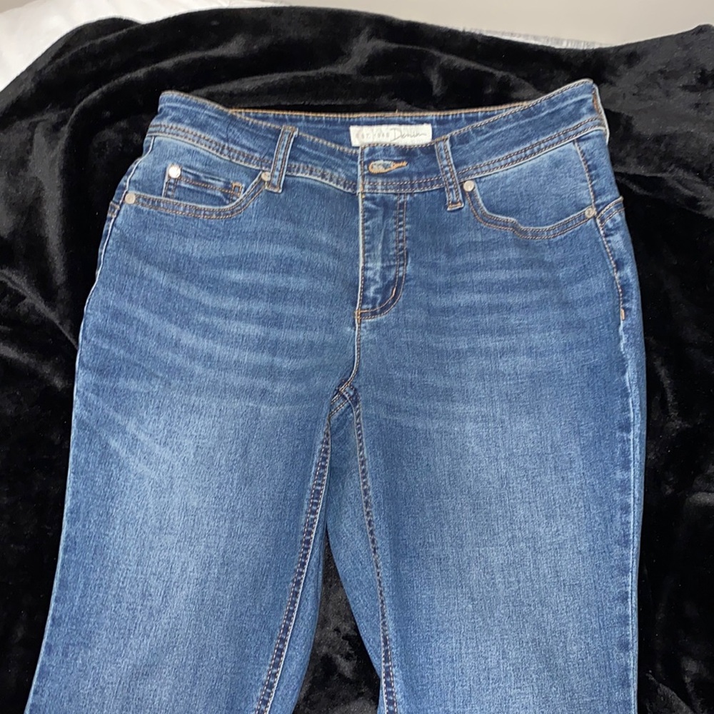 Blue curvy jeans